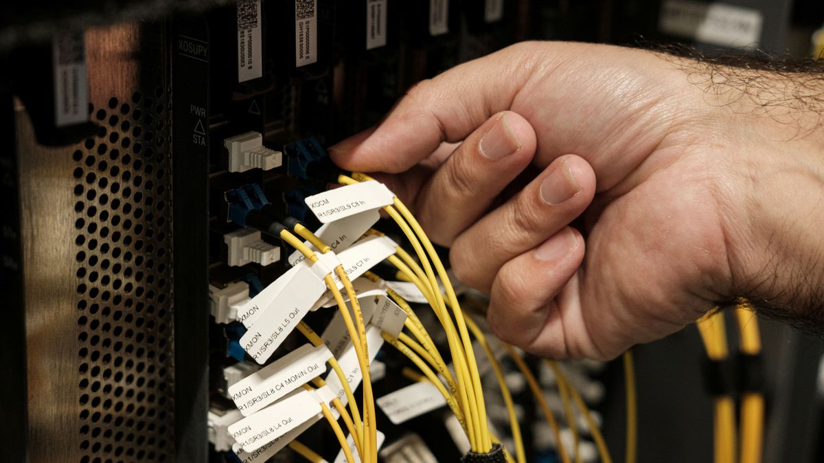 Nova conexão de fibra ótica entre Brasil e Europa começa a operar em ...