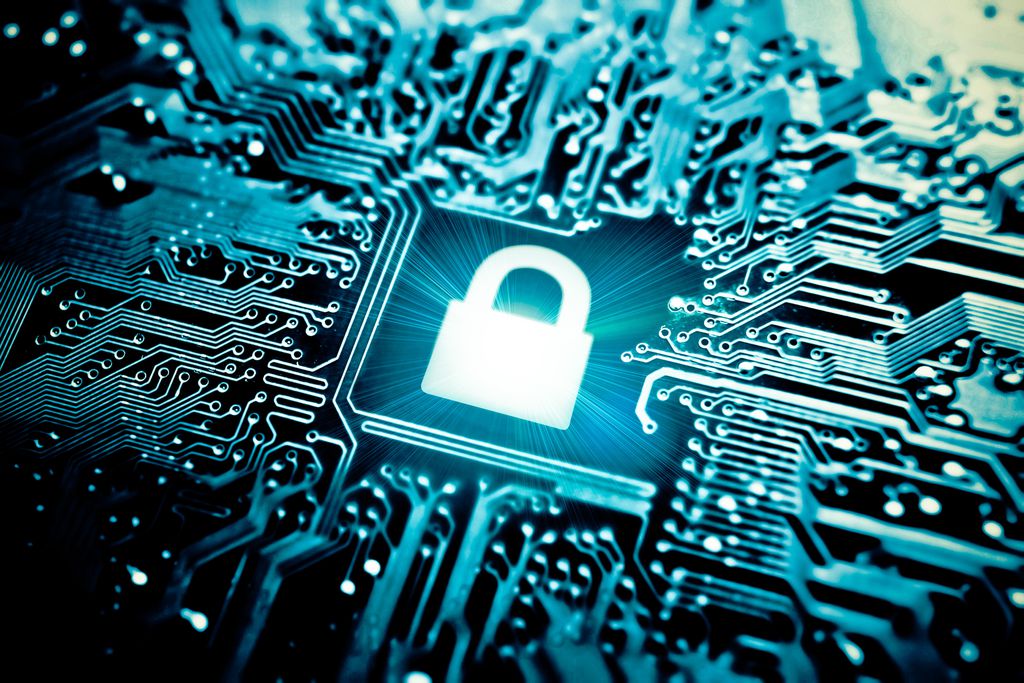 Segurança e proteção de dados são os temas que mais preocupam empresas na hora de adotarem o modelo de trabalho remoto (Imagem: Shutterstock)