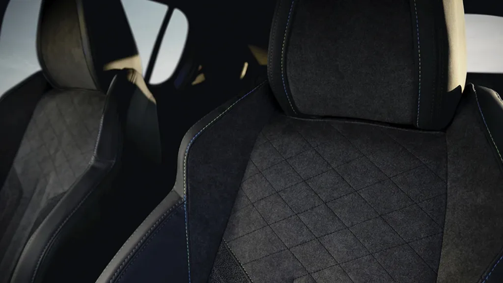 Bancos do Peugeot e-208 GT são confortáveis e muito estilosos (Imagem: Divulgação/Peugeot)