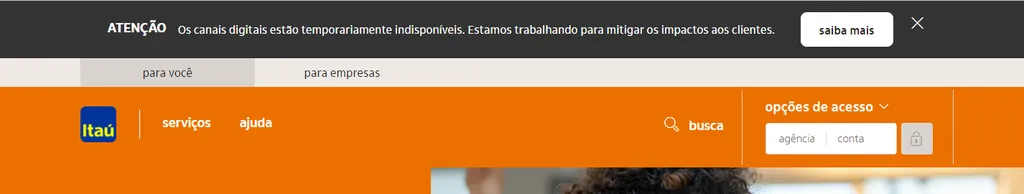 Topo do site do Itaú traz mensagem sobre falha no sistema (Imagem: Melissa Pereira/Canaltech)