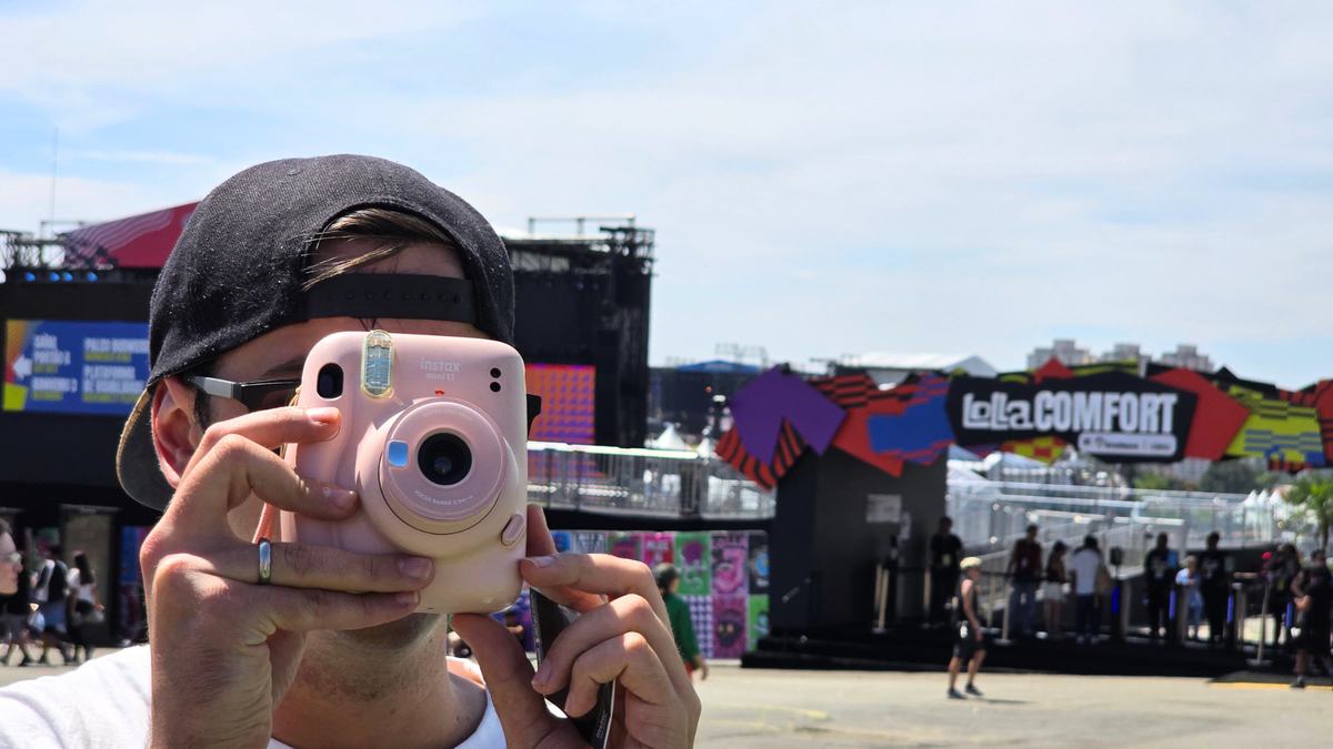 Lollapalooza Brasil: Entenda a Onda de Câmeras Retrô e a Fuga da Perfeição Digital