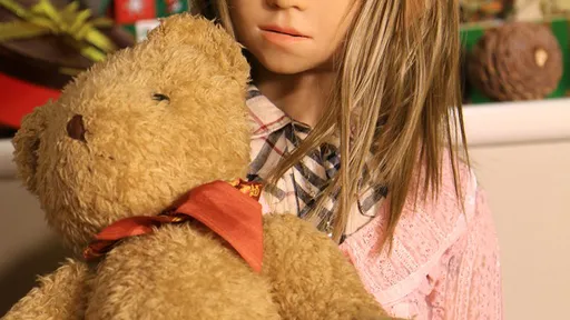 Empresa vende bonecas realistas para impedir que pedófilos abusem de crianças