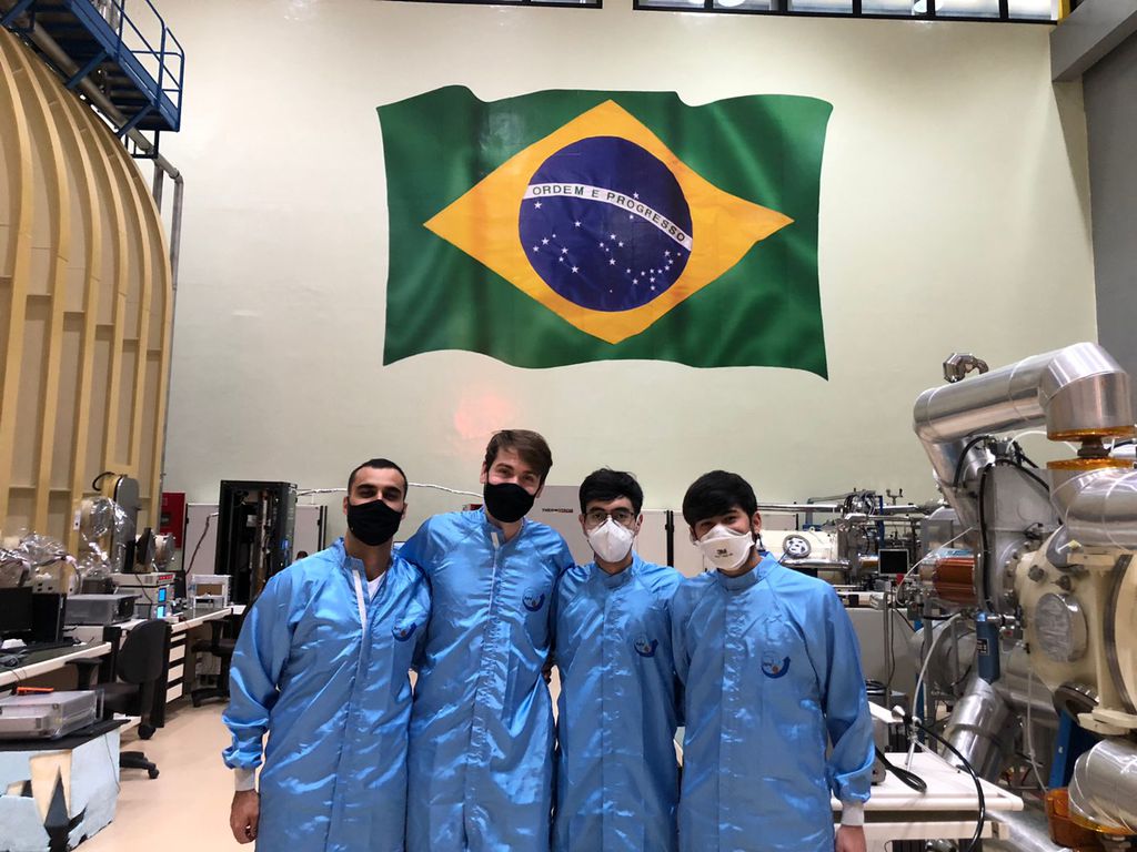 Da esquerda para a direita: Bruno Pinto Costa, Calvin Trubiene, Gabriel Yamato e João Pedro Vilas Boas; equipe da PION Labs (Imagen: Reprodução/PION Labs) 