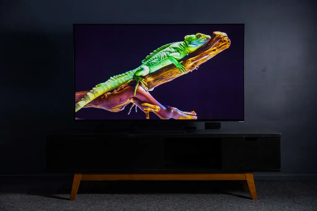 Tela OLED da S90C oferece um ótimo brilho e contraste de imagem (Imagem: Ivo Meneghel Jr/Canaltech)
