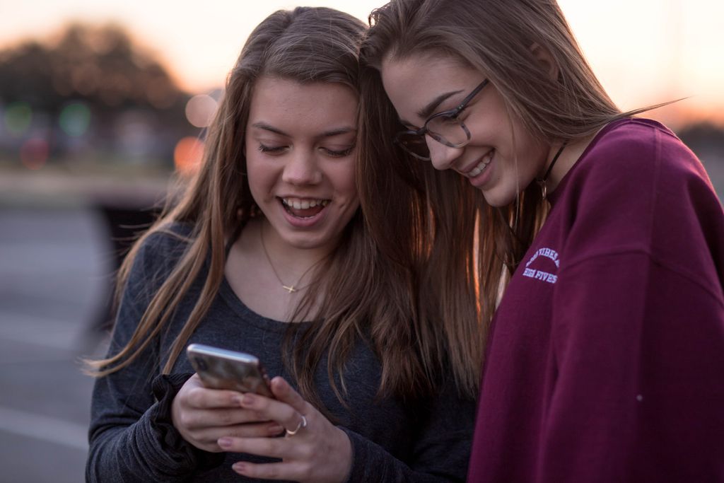 De acordo com os especialistas, a aproximação e o diálogo são a chave para impôr os limites no uso da tecnologia dos filhos adolescentes
