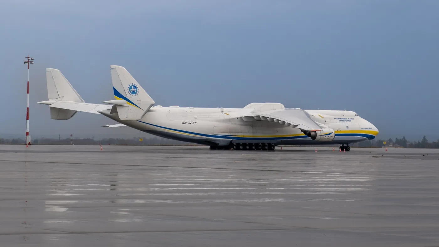 Rússia x Ucrânia: Aeroporto do maior avião do mundo é atacado;  conheça o Antonov