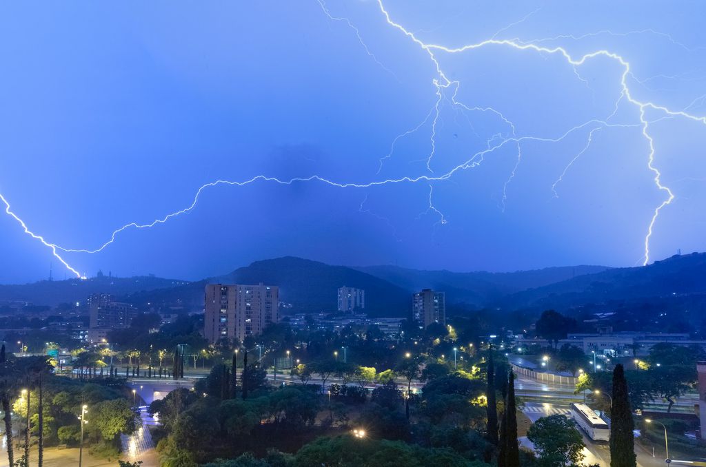 Raio no céu de cidade