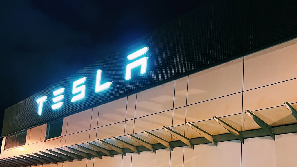 Tesla, do bilionário Elon Musk, deve ter corte de 10% no quadro de funcionários (Imagem: Footmart/Twenty20/CC)