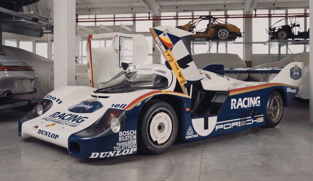 Porsche 956 também fez história nas pistas de corrida (Imagem: Divulgação/Porsche)
