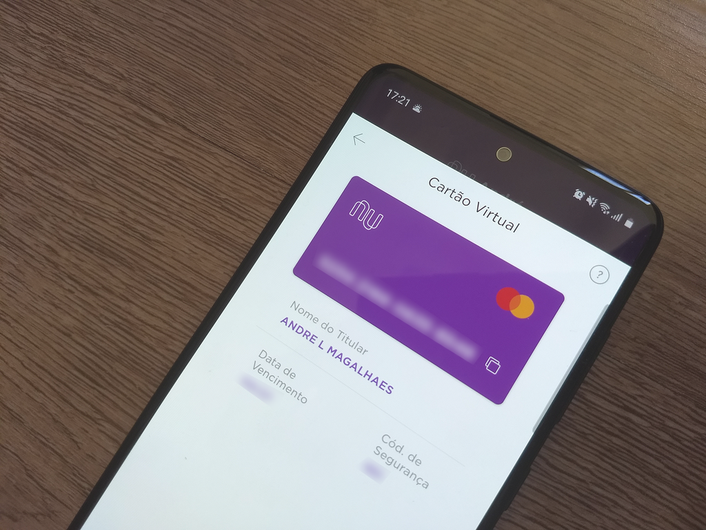 Nubank é um dos bancos que oferecem cartão virtual pelo app (Foto: André Magalhães/Canaltech)