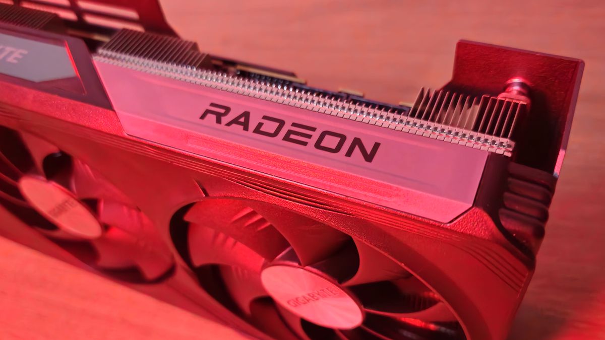 Amd Amd Rx7700 AMD lança Radeon RX 7700 com 16 GB voltada para jogos em 1440p - Canaltech