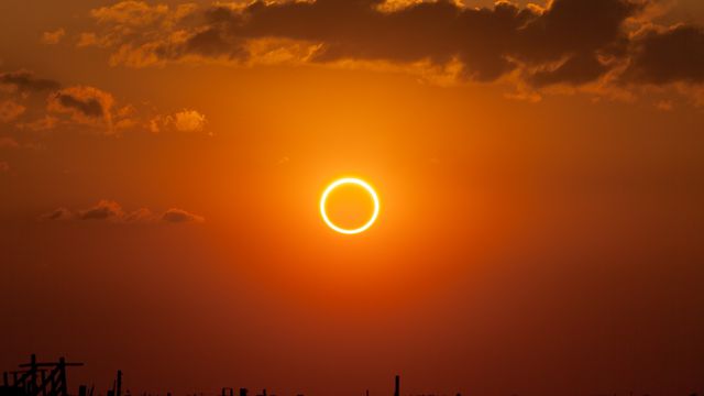 Neil deGrasse Tyson recomenda esquecer do smartphone durante eclipse solar