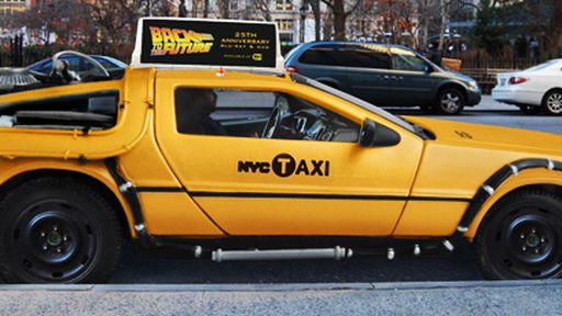 Designer transforma o famoso DeLorean em um táxi que circula por Nova York
