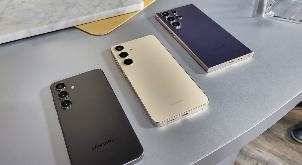 Sucessores do Galaxy S24 (acima) podem estrear com novo design após anos de visual reciclado pela Samsung (Imagem: Reprodução/Samsung)