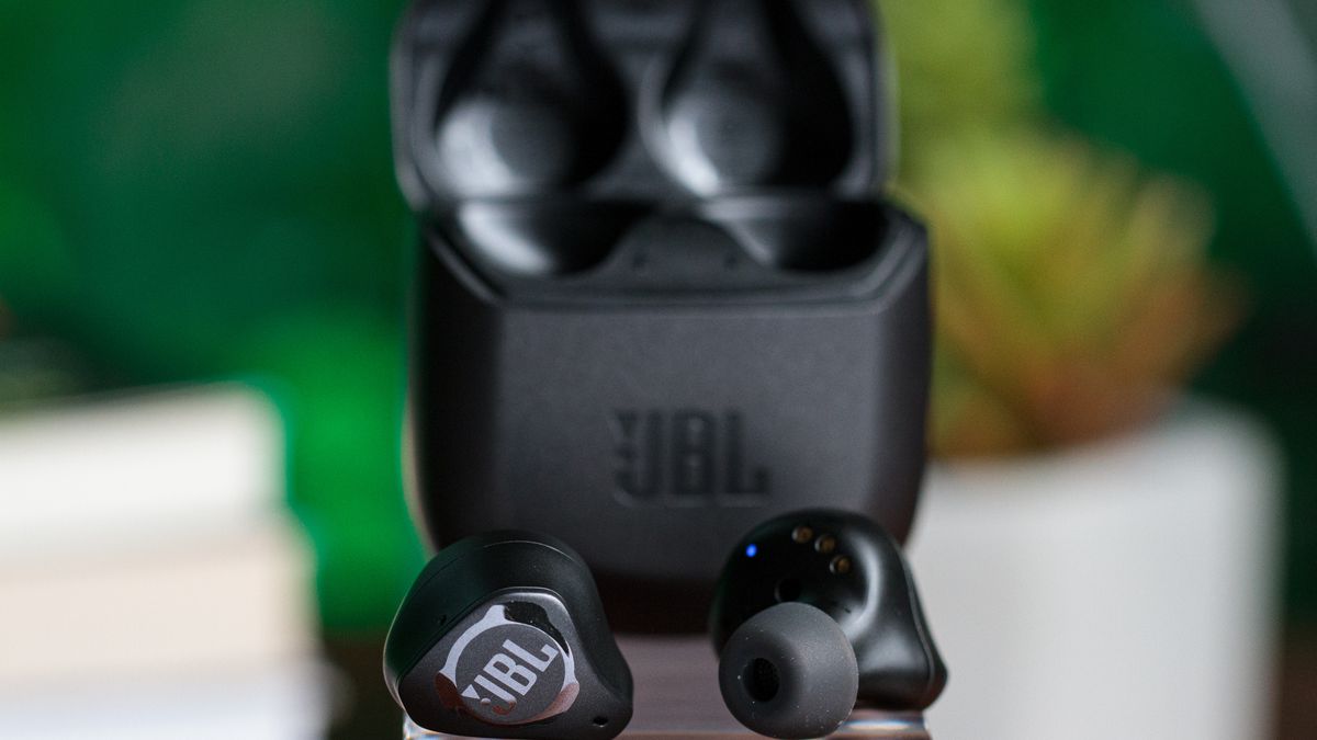 Review JBL Club Pro+ TWS | O melhor fone Bluetooth da JBL - Canaltech