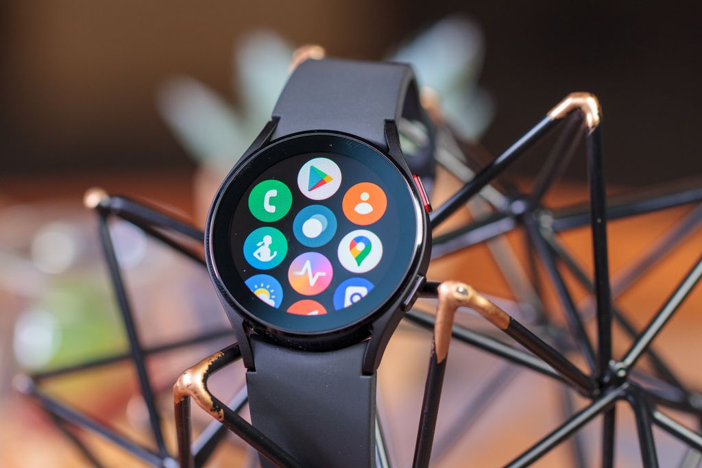 Relógio inteligente mais acessível da Samsung com Wear OS, o Galaxy Watch 4 foi o smartwatch mais vendido no Magalu em 2023 (Imagem: Ivo Meneghel Jr./Canaltech)