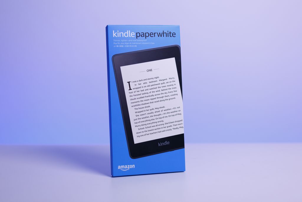 Embalagem do novo Paperwhite também foi remodelada para ser mais prática. (Foto: Leonardo Pavini/Canaltech)