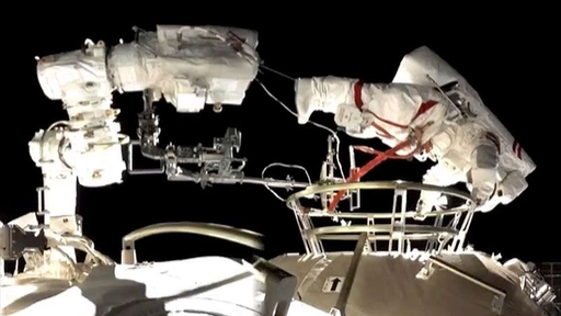Astronautas chineses fazem seu primeiro spacewalk na nova estação espacial