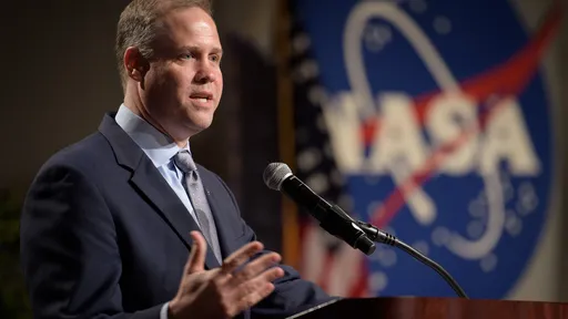 Jim Bridenstine deixa chefia da NASA desejando sucesso ao programa Artemis