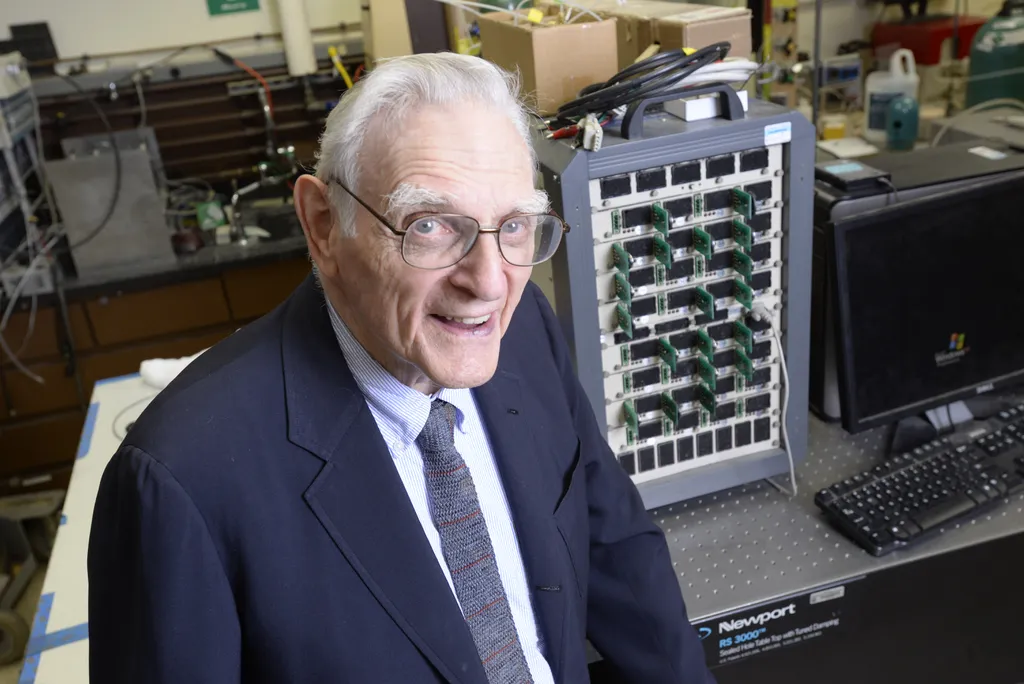 Goodenough revolucionou o mundo com o desenvolvimento de baterias de íons de lítio (Foto: Reprodução/University of Texas at Austin)