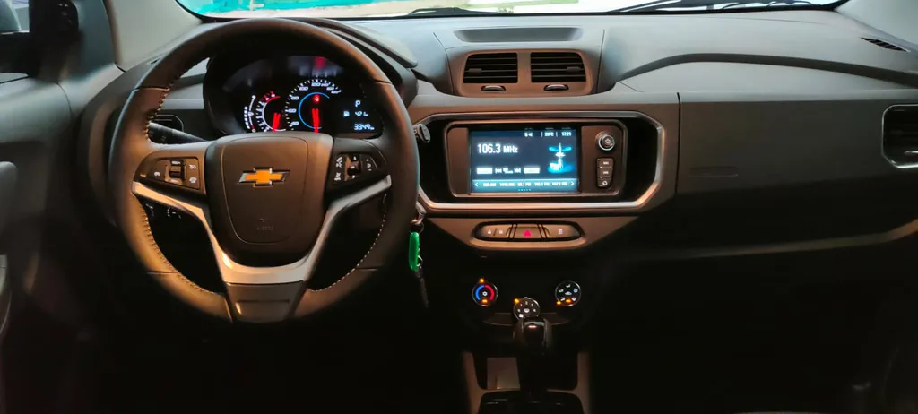 Chevrolet Spin tem MylLink com tela touch de 7 polegadas (Imagem: Paulo Amaral/Canaltech)