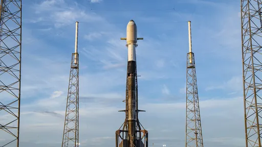 Outdoor espacial? SpaceX deve lançar satélite com tela que exibirá anúncios