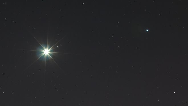 A estrela Spica, à esquerda, e Vênus, à direita (Imagem: Reprodução/Marion Haligowski/S&T Online Photo Gallery)
