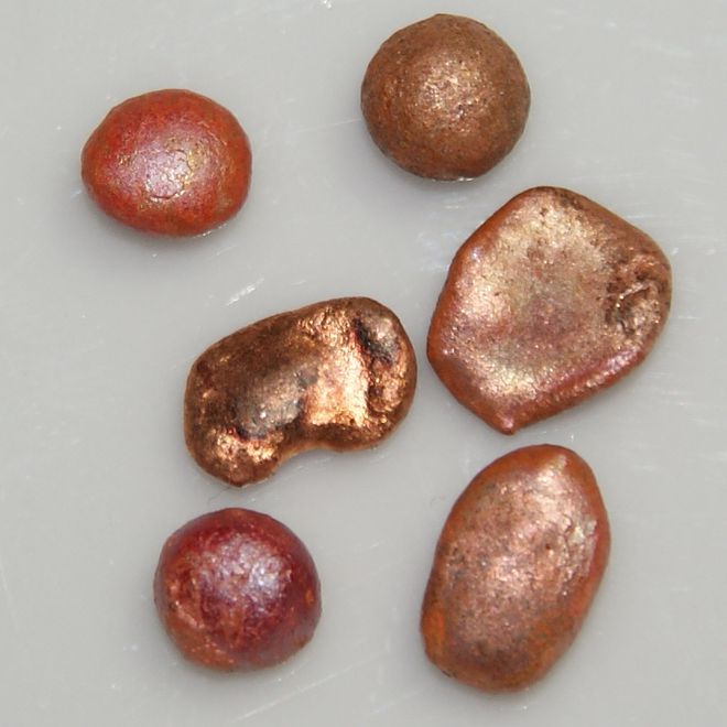 Pequenos pedaços de cobre modelados (Imagem: Reprodução/Images of Elements)