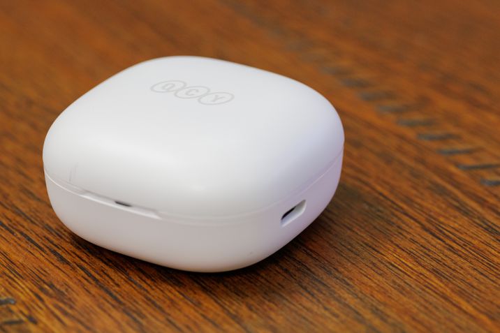 QCY Melobuds ANC case