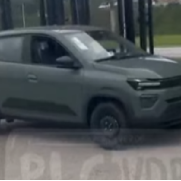 Kwid E-Tech 2026 Revelado! Bateria Turbo e Visual Bombástico para Dominar o BYD Dolphin Mini?