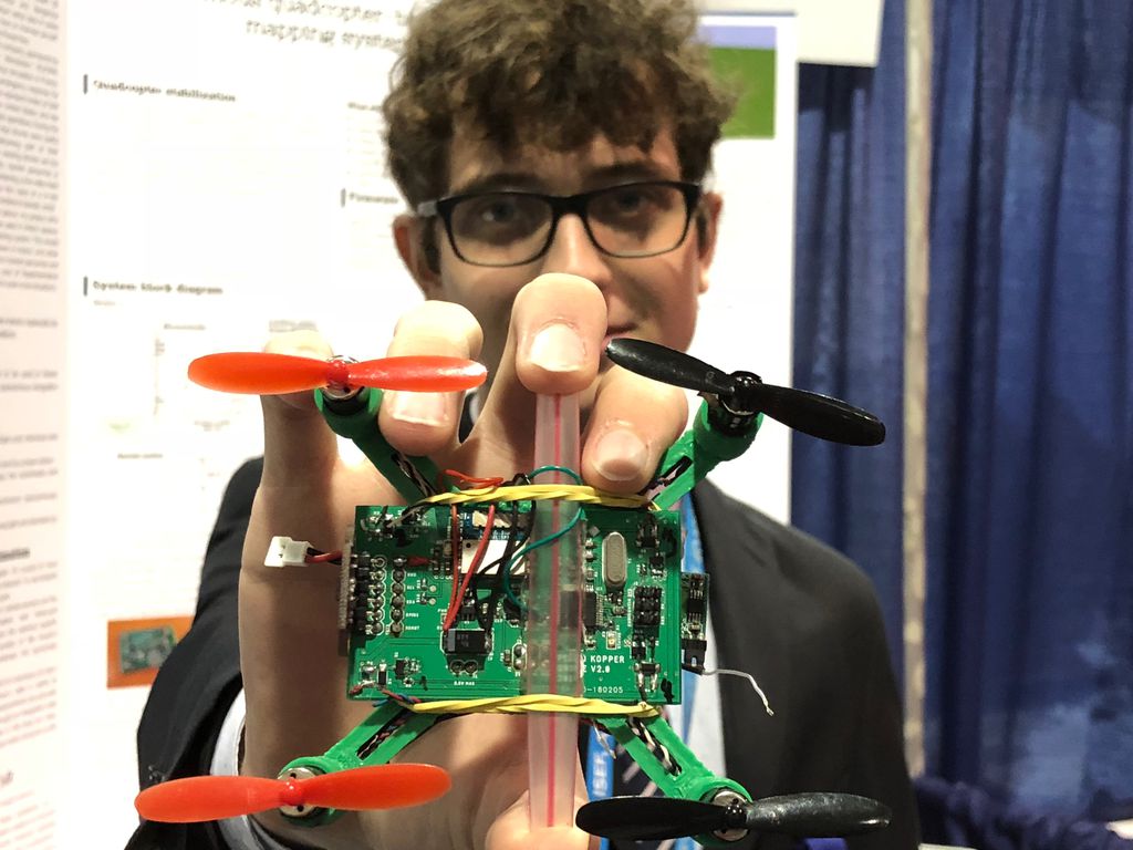 Gabriel Checcinato criou drone autônomo (foto: André Fogaça/Canaltech)