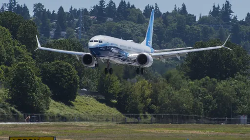 FAA restringe cargas inflamáveis em alguns Boeing 737; veja o porquê