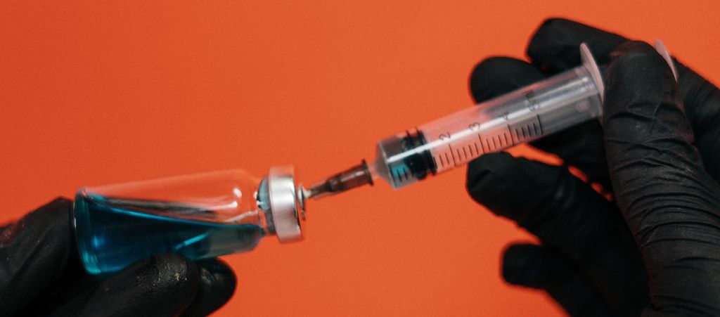 Vacina de Oxford deve ser testada de forma combinada com a Sputnik V (Imagem: Cottonbro/ Pexels)