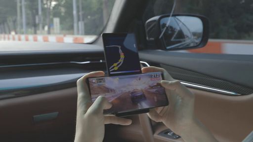 LG Wing aparece rodando jogo de corrida e faz uso incrível das duas telas