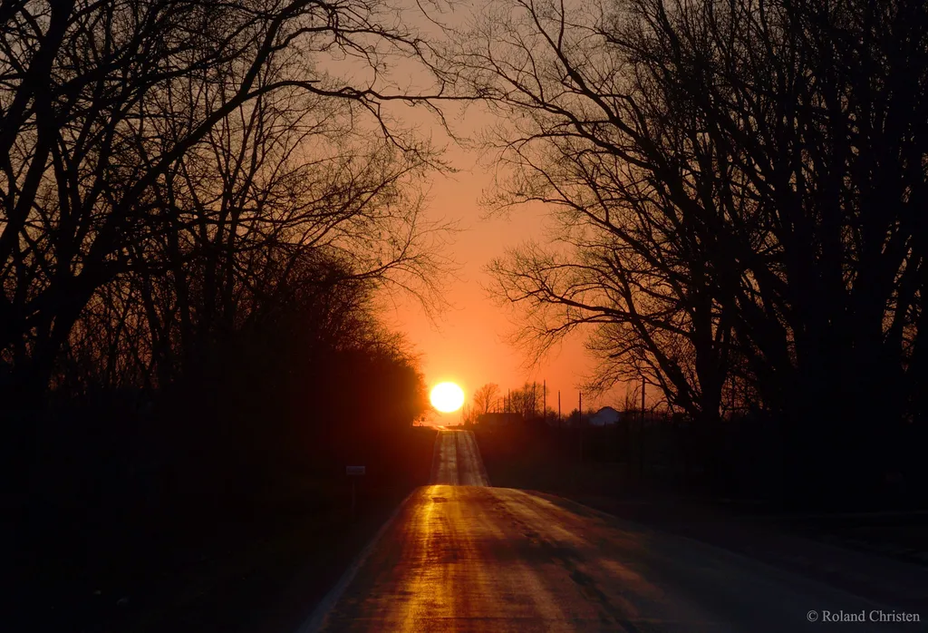 Pôr do Sol na direção oeste, durante o equinócio de 2015 (Imagem: Reprodução/Roland Christen)