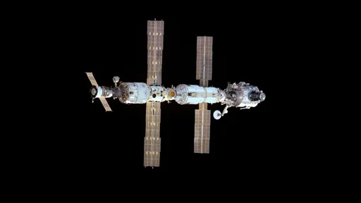 Estação Espacial Internacional recebia seus primeiros tripulantes há 15 anos
