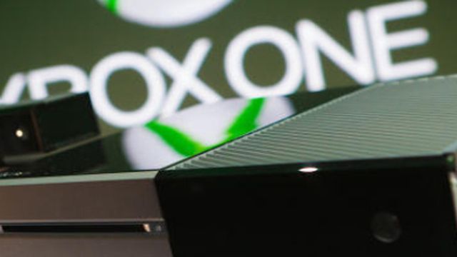 Xbox One vende mais que PlayStation 4 pela primeira vez no ano