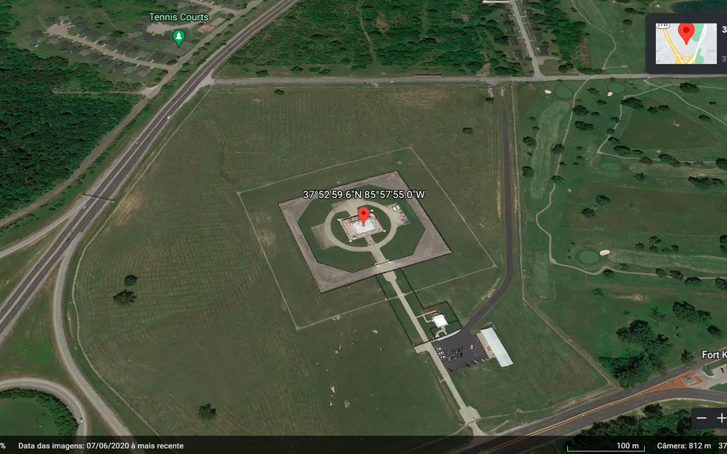 Visitantes não podem chegar perto da reserva de ouro, mas o Google Earth permite ver por cima (Captura de tela: André Magalhães)