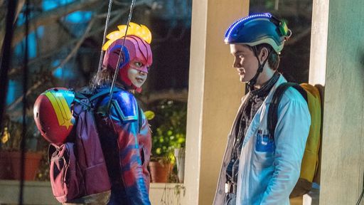 Ms. Marvel | Fotos dos bastidores revelam parte do traje da super-heroína