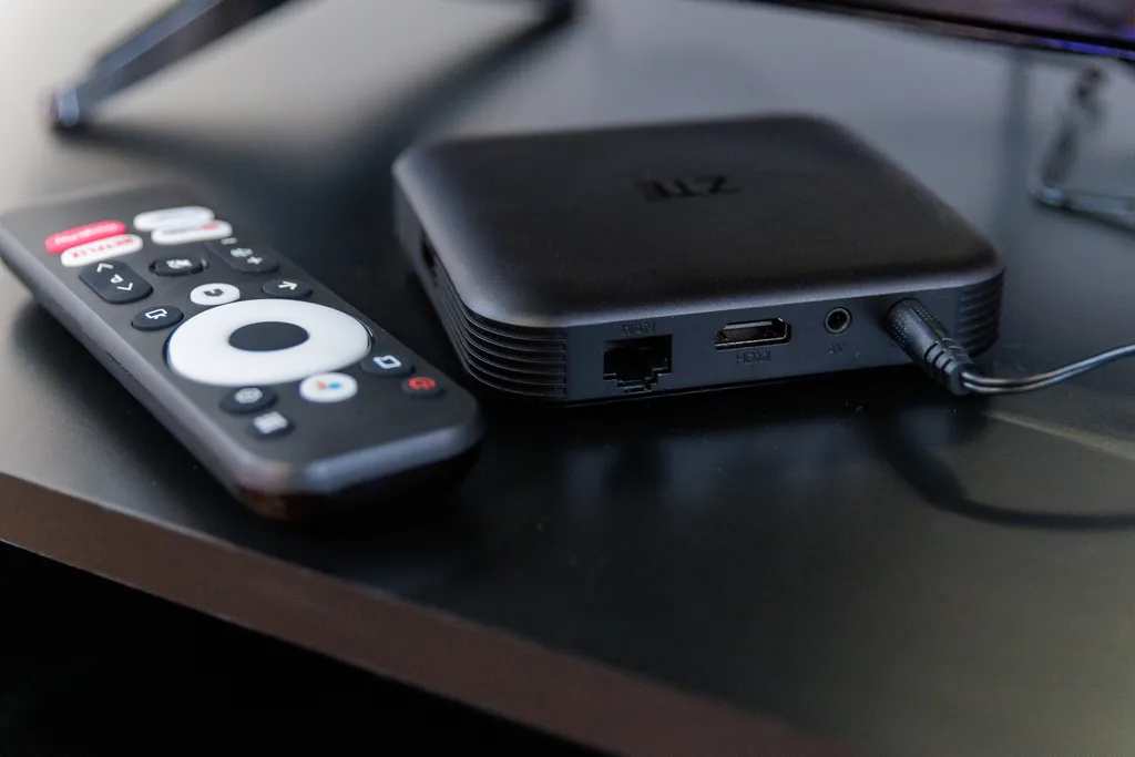 ZTE TV Box 4K tem suporte para comandos de voz com o Google Assistente (Imagem: Ivo Meneghel Jr/Canaltech)