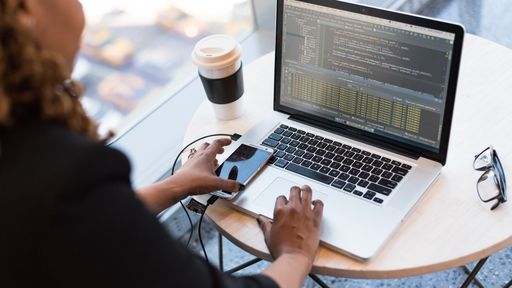 10 empresas criam plataforma em prol de mais mulheres no mercado brasileiro