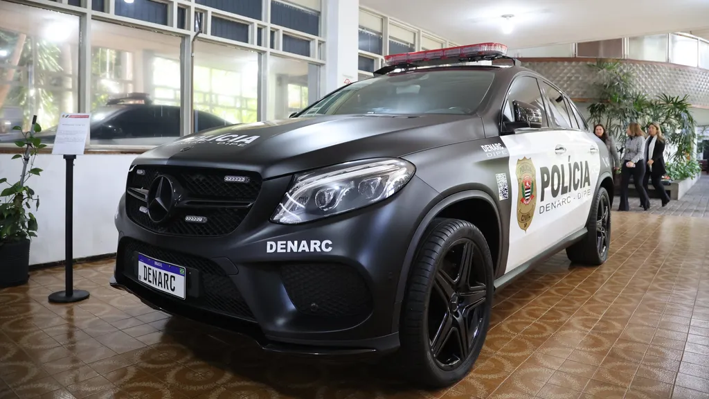 Mercedes-Benz transformado em viatura do DENARC foi recuperado em ação contra o tráfico de drogas (Imagem: Divulgação/Governo do Estado de S.Paulo)