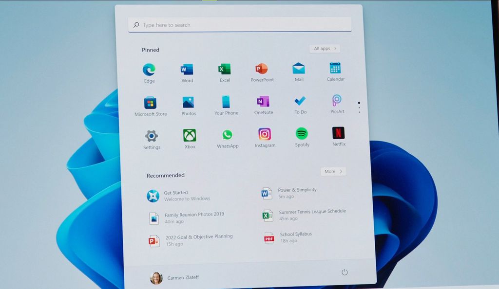 Menu Iniciar com destaque para aplicativos e posicionada ao centro da barra de tarefas é uma das novidades visuais mais relevantes do Windows 11 (Imagem: Reprodução/Microsoft)