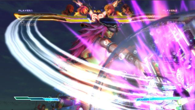 Poison dá seu golpe Love Storm em Street Fighter X Tekken. (Imagem: Capcom)
