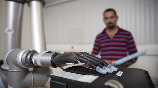 Metal líquido ajuda a dar sensação de toque a mãos artificiais