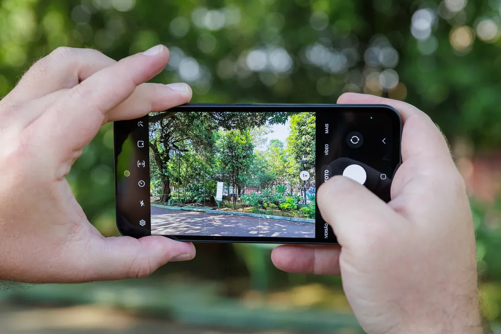 Galaxy A54 tem recursos de câmera semelhantes à linha Galaxy S23 (Imagem: Ivo Meneghel Jr/Canaltech)