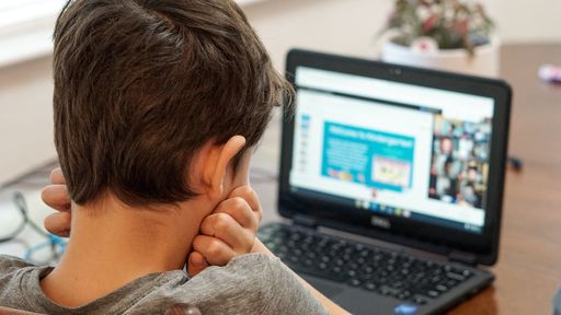 Preocupante: 55% dos pais brasileiros não vêem riscos na web para seus filhos