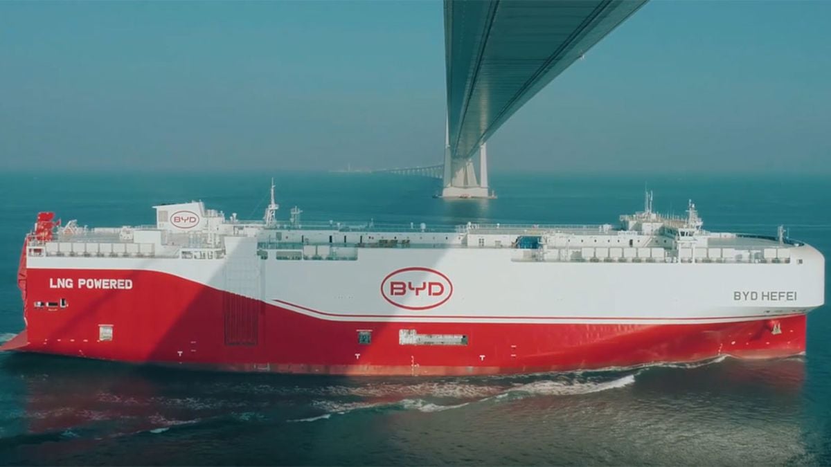 BYD estreia novo navio gigante que comporta até 7 mil carros