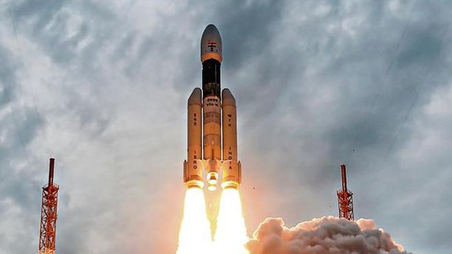Lançamento da missáo Chandrayaan-2, que enviou com sucesso uma sonda orbital à Lua (Imagem: Reprodução/ISRO) 