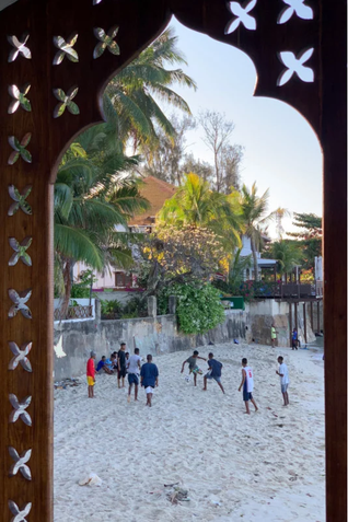 Uma partida de futebol em Zanzibar